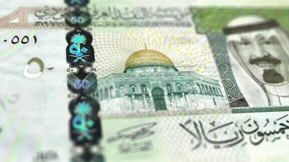 沙特50里亚尔的钞票观察和储备侧的跟踪摄影车拍摄-50沙特里亚尔纸币CurrentBanknotes4k分辨率股票视频-沙特货币货币背景金融通货膨胀经济