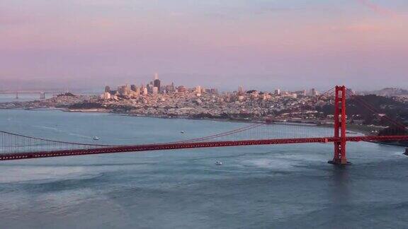 美国加州旧金山的金门大桥太平洋西海岸的日落
