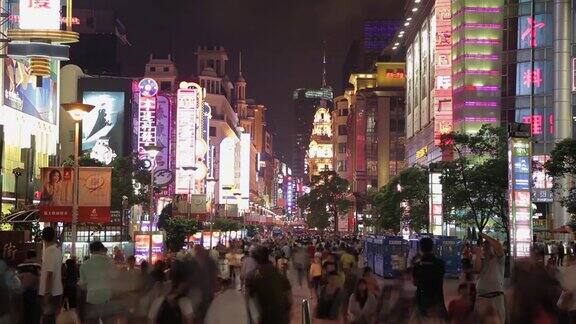 上海2013年9月6日:南京路上人群的时间流逝2013年9月6日中国上海