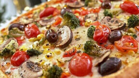 SLOMO披萨与西兰花和蘑菇的肖像