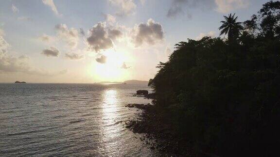 美丽的海上日出航拍视频