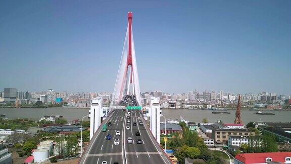 中国上海横跨黄浦江的杨浦大桥