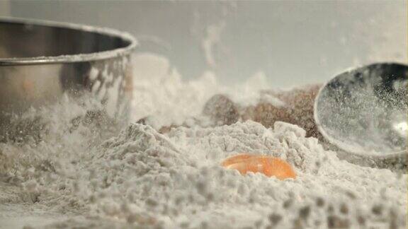 鸡蛋掉进面粉里在家做糕点