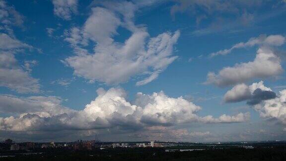 延时:俄罗斯新西伯利亚市上空的大积云