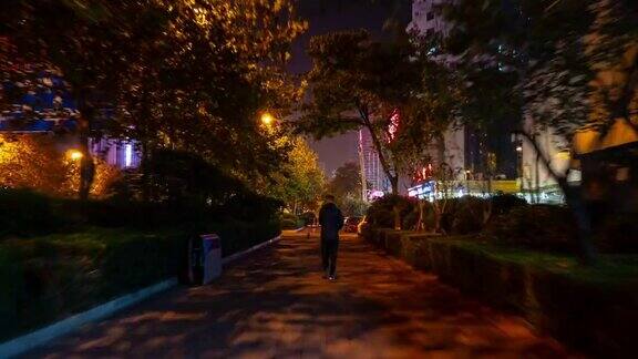 夜光照亮青岛城市交通街景步行pov全景时间流逝4k中国