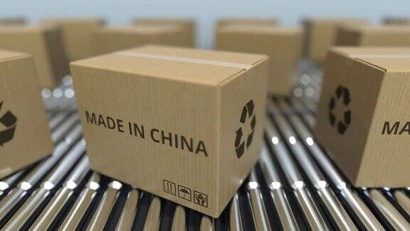 在滚筒输送机上印有“中国制造”字样的盒子