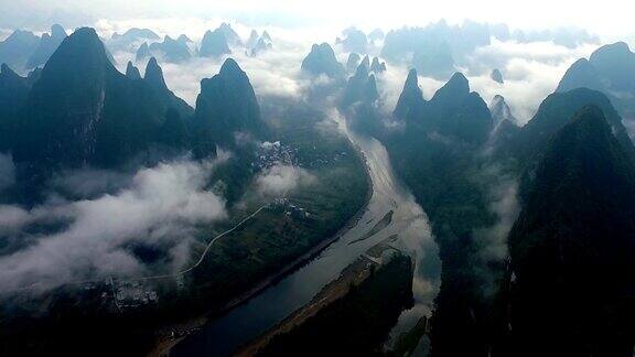 俯拍桂林漓江的风景