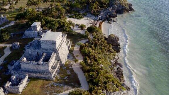惊人的无人机拍摄的图卢姆废墟的海边墨西哥图卢姆遗址考古区从上面俯瞰埃尔·卡斯蒂略