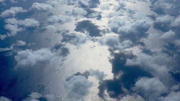 从飞机的角度看云层