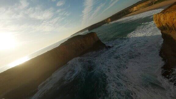 在澳大利亚用FPV无人机飞越悬崖和大海