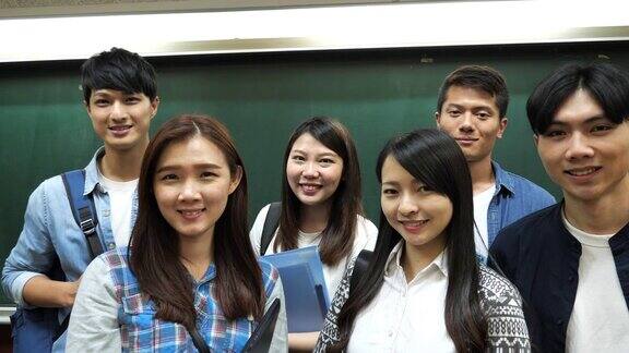 亚洲学生在课堂上