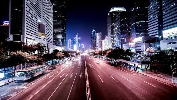 中国深圳2014年11月20日:中国深圳深圳的交通和建筑夜景