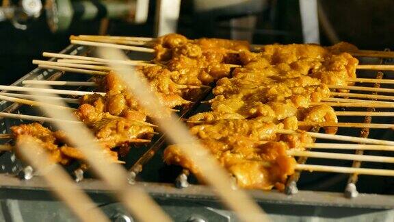 4K视频烤沙嗲猪肉泰国著名美食移动机器人