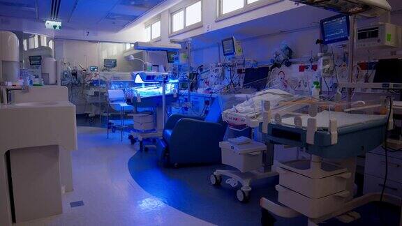 用紫外线照射早产儿的医院病房