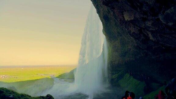 冰岛的Seljalandsfoss瀑布慢镜头
