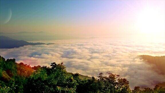 山中的晨云
