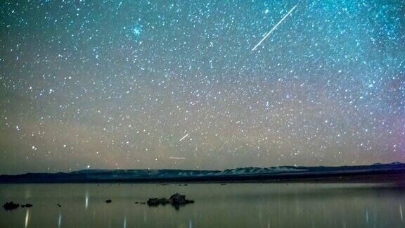 时间流逝-加利福尼亚Mono湖凝灰岩上的银河系