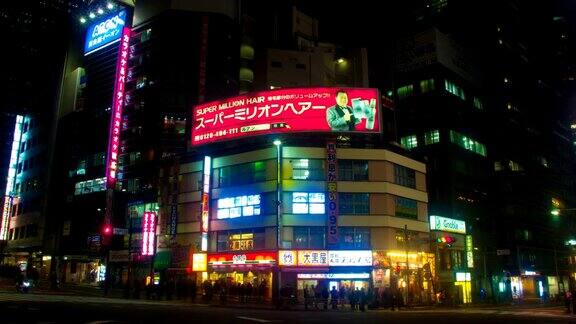 夜幕降临新宿南侧日本霓虹闪烁缓慢的快门向下倾斜