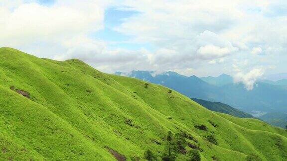 武功山高山草甸和云朵