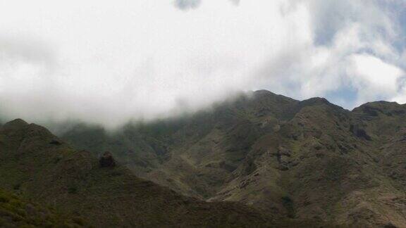 特内里费岛塔加纳纳的山脉和云彩