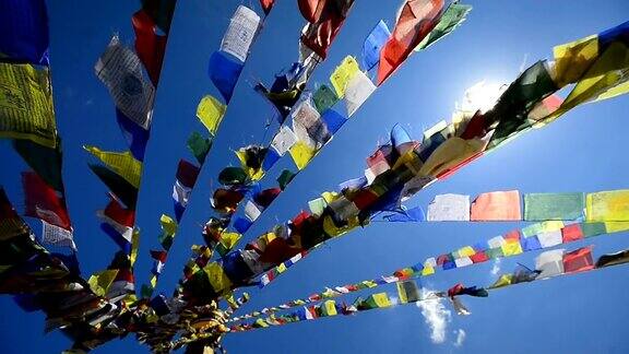 俯视图彩色经幡旗在尼泊尔