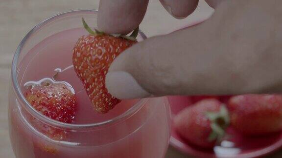 早上的场景桌上放着草莓汁