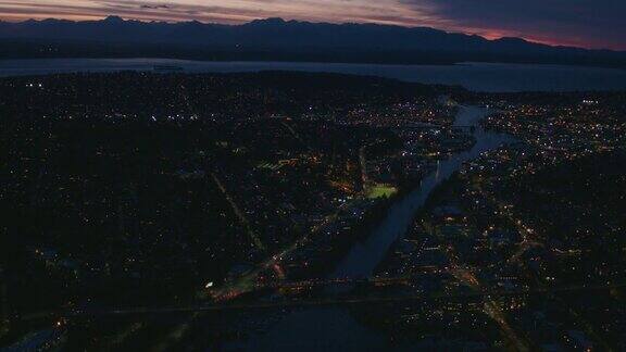 西雅图华盛顿夜鸟瞰图弗里蒙特桥华盛顿湖船舶运河