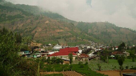 山地景观农田和村庄印度尼西亚爪哇