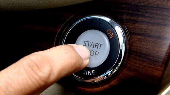 发动机启动停止按钮从一个现代汽车内饰