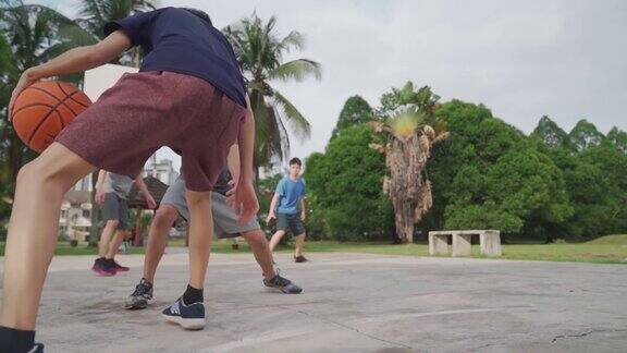 Z世代亚洲中国少年挑战球员并在周末早上和朋友一起练习篮球比赛投篮