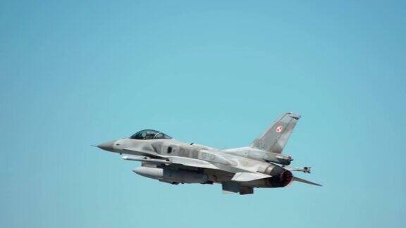 美国F-16军用喷气式战斗机起飞进行战术飞行训练超音速引擎的消防出口