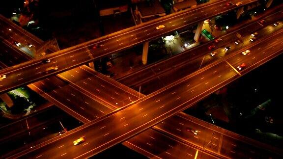 高清视频高速公路在夜间俯视图交通工业概念