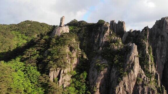 美丽的黄山“飞石”