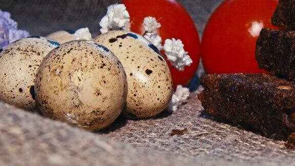 复活节彩蛋在美丽的背景上