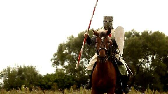 中世纪马背上的骑士