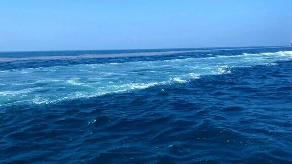 湛蓝的天空平静的海洋