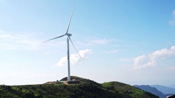 山上的风力发电设备