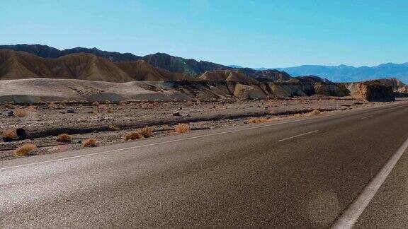 加州沙漠中的路-死亡谷国家公园