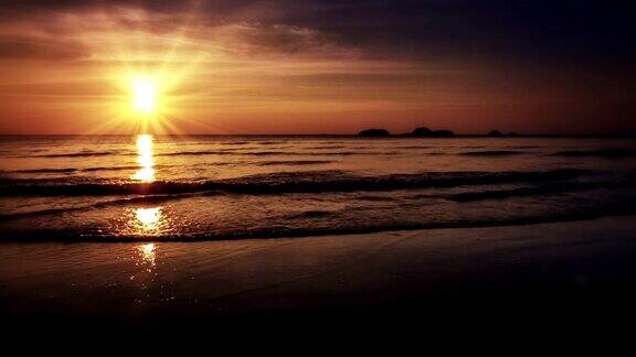 海滩上美丽的日落