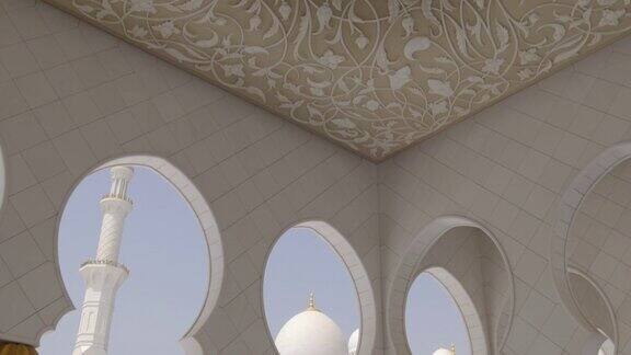 阿联酋夏季光主要白色墙壁清真寺内4k