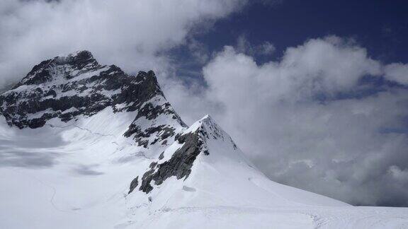 淘金-冰冻山顶的瑞士少女山