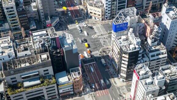 延时:空中行人穿过东京市中心的十字路口