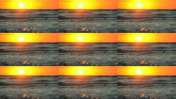 日落日出在海上破晓