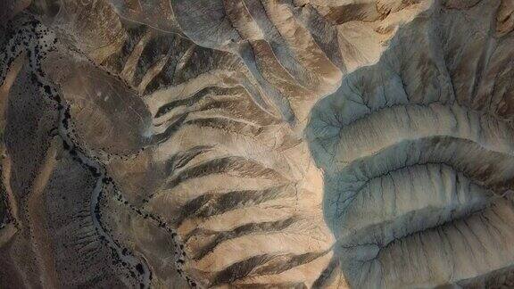 以色列沙漠(内盖夫)美丽的沙丘鸟瞰图