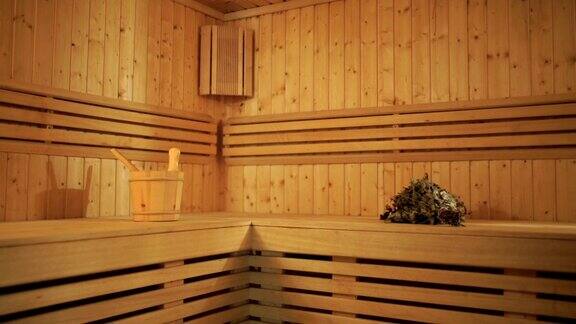 现代的木制桑拿室内