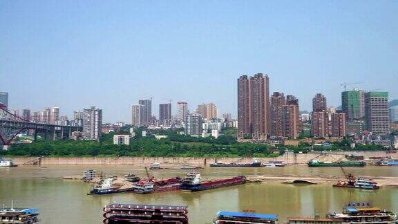 从河边看重庆的城市景观和