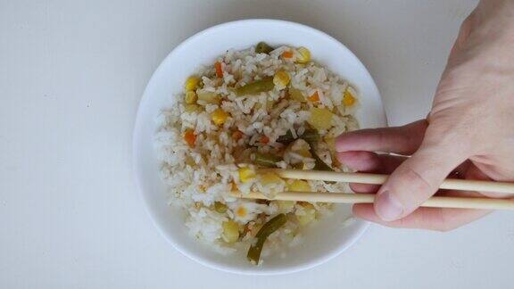 素食者吃米饭和蔬菜从以上观点欧洲人用竹竿饮食健康的食物