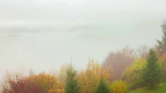 时间流逝奇异多彩的山景与云乌克兰喀尔巴阡山