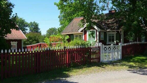 瑞典斯德哥尔摩附近斯堪的纳维亚乡村的房屋