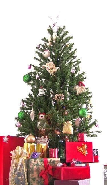 垂直圣诞树和礼物